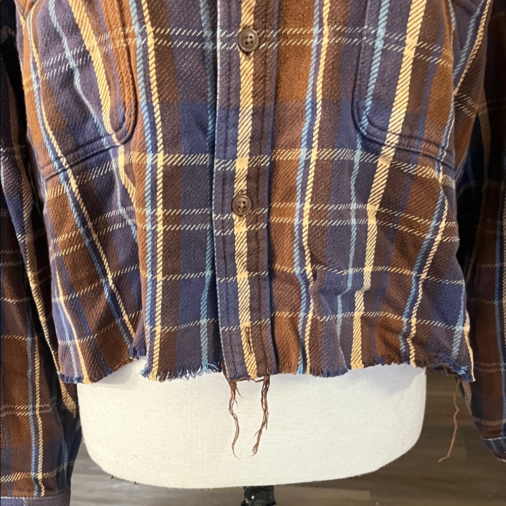 Cropped Plaid Button-Front Shacket - image 4